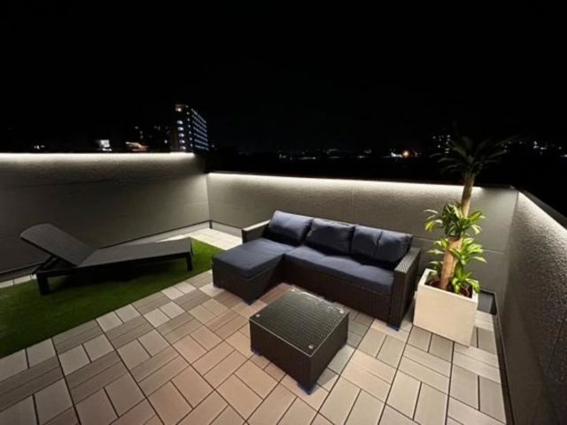 大阪ガスの機関誌「住まう」2025 vol87に
おうちジャグジーや屋上庭園、注文住宅を超える建売住宅
【トレジャーライフ食満５丁目】が掲載されました🌿

驚きや感動、インパクトのある住まい
"家族が早く帰りたくなる家"を目標に
家づくりをしております

断熱・防水・防火・耐久性を上げる技術を採用し
給付金制度に適合する性能、省エネも実現🌏

注文住宅はまず土地が必要ですし、すべてを施主様が
選択しなければならず実際のところご多忙の方には
ハードルが高いと思います

ワンオンでは高いデザイン性や快適さを求める
お客様に向け、イメージのさらに上をいくような
デザインや設備をご提案するようにしています◎

現場の職人さんと直接話しながら建築しているのも
わたしたちの強みです💪

ーーーーーーーーーーーーーーーーーー

HPに物件情報掲載中🌿
＊お気軽にお問合せ下さい
＊Mail:contact@oneon-co.jp
＊Tel:0120-012-780
HP https://oneon-co.jp/

ーーーーーーーーーーーーーーーーーー

#建売住宅#建売に見えない建売#帰りたくなる家#家づくり検討中#新築検討中#家づくりのヒント#尼崎市新築#尼崎#西宮#伊丹#スケルトン階段#乾太くん#浴室乾燥機#アイランドキッチン#ジャグジー付き物件#ジャグジー#屋上庭園#小上がり和室#浴室テレビ#電動シャッター#zeh#LIXIL#YKK#乾太くん#外壁スーパーボード

#ワンオン
