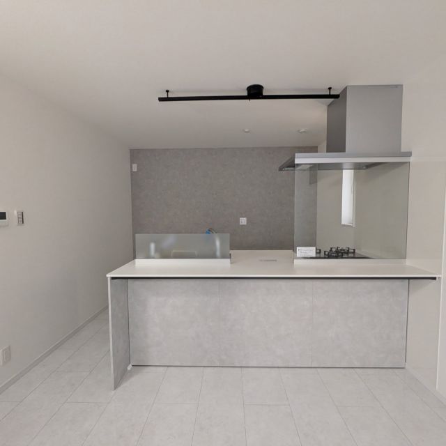 完成間近の物件のご紹介🌿
【尼崎市杭瀬北新町】
白を基調としたこだわりの内装は明るく清潔感があり、
家具や小物を変えるだけでナチュラルにもモダンにもお客様の好みに雰囲気を変えやすいのが魅力です🫧
6帖の庭園バルコニーは、お子様とプールを楽しんだり
ペットとまったり過ごしたり🐶🐱🐰
家族だけの特別な空間としてお使いいただけます〇

ご内覧可能ですので、お問い合わせください♪

その他新規物件情報をホームページに掲載中です！
ぜひ一度ご覧くださいませ🍂

ーーーーーーーーーーーーーーーーーーー
ワンオンは兵庫県尼崎市を中心に
西宮市、伊丹市、宝塚市など阪神間エリアで
新築住宅の企画・設計・販売をしております

"建売でも叶うこだわりの住まい"
"家族が帰りたくなる家"

HPに物件情報掲載中🌿
＊お気軽にお問合せ下さい
＊Mail:contact@oneon-co.jp
＊Tel:0120-012-780
HP https://oneon-co.jp/

ーーーーーーーーーーーーーーーーーー

#建売住宅#建売に見えない建売#帰りたくなる家#家づくり検討中#新築検討中#家づくりのヒント#尼崎市新築#尼崎#西宮#伊丹#スケルトン階段#乾太くん#浴室乾燥機#アイランドキッチン#ジャグジー付き物件#ジャグジー#屋上庭園#小上がり和室#浴室テレビ#電動シャッター#zeh#LIXIL#YKK#乾太くん#外壁スーパーボード

#ワンオン